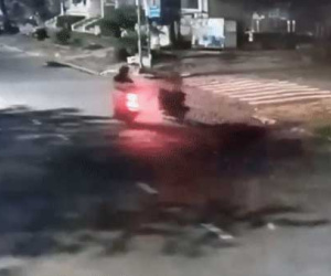 Tạm giữ thiếu niên 15 tuổi trong băng nhóm giật túi xách bất thành còn quay lại hành hung cướp xe máy cặp đôi ở Sài Gòn