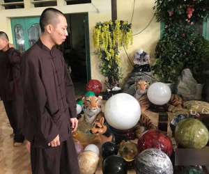 Diễn biến mới vụ 50 người đập phá nơi ở của 5 chú tiểu thi 'Thách thức danh hài'