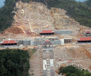 Sẽ tạm đình chỉ  thi công Khu du lịch tâm linh cạnh Cột cờ Lũng Cú để phục vụ kiểm tra