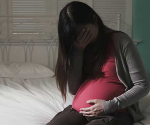 Cứu cô gái trở dạ bên đường, thấy số điện thoại của chồng cô ấy, hai chân tôi như muốn khuỵu xuống