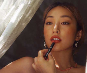 Son màu trà sữa caramel đẹp lạ và sang thế này, các nàng có muốn cũng khó mà cầm lòng cho được