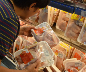 Thịt gà trong nước liên tục rớt giá, gà Mỹ nhập khẩu 19.800 đồng/kg