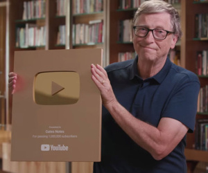 Sau 7 năm làm video, tỷ phú Bill Gates đã nhận được Nút Vàng YouTube