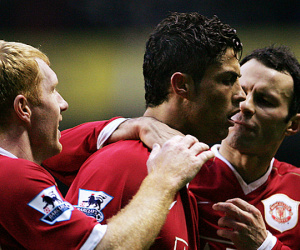 Ronaldo: 'Ngốc mới không học Giggs và Scholes'