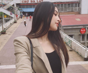 Hoa hậu Tiểu Vy dính nghi vấn hẹn hò với 'tình cũ' của Á hậu Huyền My ngay sau khi vừa khoe ảnh nắm tay yêu đương