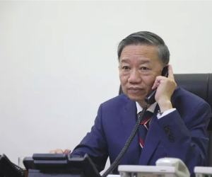 Bộ trưởng Công an Tô Lâm điện đàm với Bộ trưởng Nội vụ Anh về vụ 39 người chết