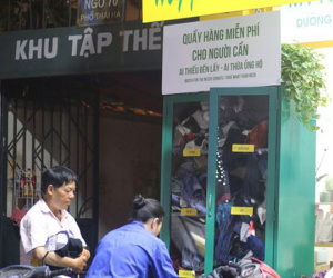 Trời trở lạnh, Hà Nội xuất hiện tủ quần áo 'thừa cho đi, thiếu nhận lại'