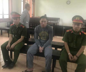 Hiếp dâm con gái riêng của vợ bất thành rồi van xin