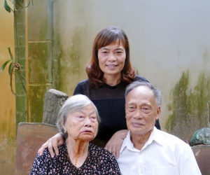 Vợ chồng nghèo, chạy ăn từng bữa nuôi lớn 9 tiến sĩ, phó giáo sư
