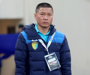HLV Chu Đình Nghiêm: 'Văn Hậu phải cải thiện ngoại ngữ'