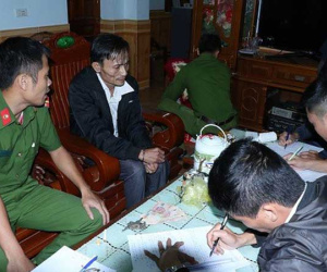 Khám xét nhà của 'đầu nậu', phát hiện ma túy trong chậu cây cảnh