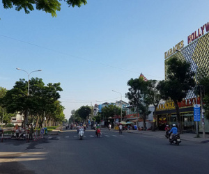 Can ngăn 2 cô gái đánh nhau ở Sài Gòn, 2 nhóm thanh niên hỗn chiến kinh hoàng trên phố