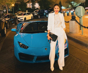 Phạm Hương lại khoe siêu xe bạc tỷ mới tậu, còn quay clip đi dạo vài vòng Las Vegas cho fan 'đã mắt'