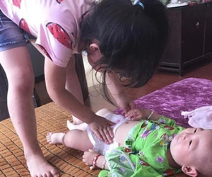 Bé gái 5 tuổi ném em sơ sinh từ tầng 5 vì câu nói 'Mẹ cho em ra rìa rồi'
