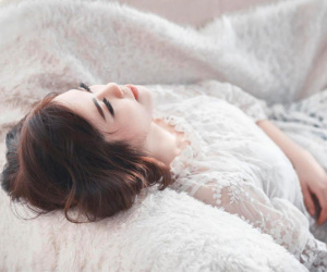 Đừng vì yêu một người mà hạ thấp tư cách bản thân mình, đó là chuyện dại khờ trong vỏ bọc của hi sinh