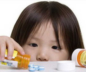 Cảnh báo khi người già và trẻ nhỏ dùng thuốc