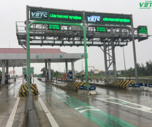 Xe không dán thẻ đi vào làn thu phí không dừng sẽ bị phạt nặng