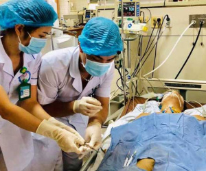 Thanh niên bị thân cây xiên qua người vẫn sống, bác sĩ phải thốt lên 'Thần may mắn là có thật'