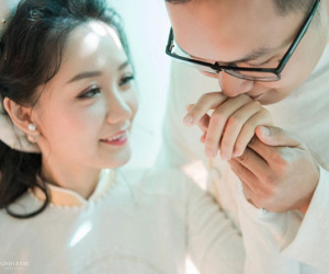 Trọn bộ ảnh cận mặt chú rể điển trai của BTV Thời sự VTV Thu Hà