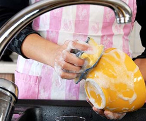 Nếu rửa chén bát theo cách này bạn đang gây hại cho cả gia đình