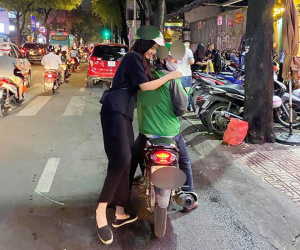 Đăng hình đi xe ôm, Mai Phương Thúy bị bạn bè 'bóc phốt' dìm hàng cả anh tài xế lẫn chiếc xe vì lý do 'dở khóc dở cười' này
