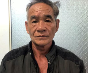 Ăn trưa xong, gã đàn ông dâm ô với con gái chủ quán