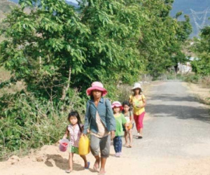 Cảnh giác thủ đoạn tiếp cận, làm quen để dụ dỗ trẻ em