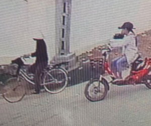 Hàng xóm nói gì về cháu bé 11 tuổi bị bà nội sát hại?