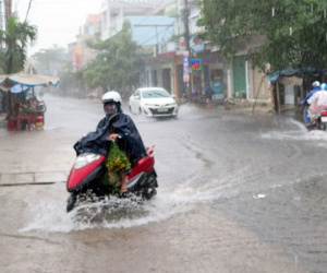 Bão số 6 suy yếu thành áp thấp nhiệt đới, Đông Nam Bộ và Tây Nguyên mưa lớn