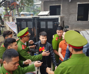 Hàng trăm đàn em đến tòa theo dõi phiên xét xử Khá 'Bảnh'