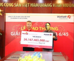 Vietlott trao 26,1 tỷ đồng cho người nước ngoài đầu tiên trúng giải độc đắc