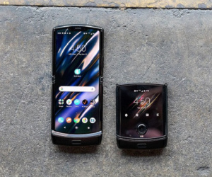 Motorola Razr chính thức được hồi sinh với hình hài của một chiếc smartphone màn hình gập, giá 35 triệu