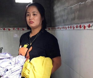 Bắc Giang: Bắt quả tang thiếu nữ xinh đẹp trộm thùng tiền phúng viếng đám ma