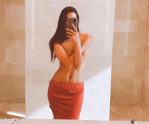 Hoa hậu Phạm Hương khoe ảnh bán nude phô diễn đường cong nóng bỏng khiến dân mạng trầm trồ