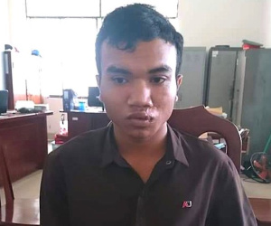 Bắt kẻ trộm gà hiếp dâm người mẹ trước mặt 2 con nhỏ