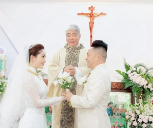 Cô dâu Bảo Thy khoe khoảnh khắc làm lễ với người chồng 'cộc tính nhưng có trái tim ấm áp', tuyên bố đây là tấm ảnh duy nhất