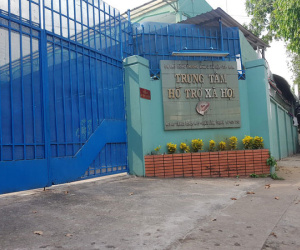 Nhiều bé gái ở Trung tâm Hỗ trợ xã hội TP.HCM bị một cán bộ dâm ô bằng cách đổi thuốc lá để sờ ngực, vùng kín