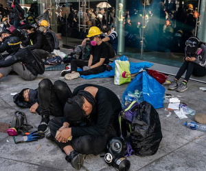 Bất ổn tại Hong Kong: Khói lửa nghi ngút tại trường Đại học Bách khoa