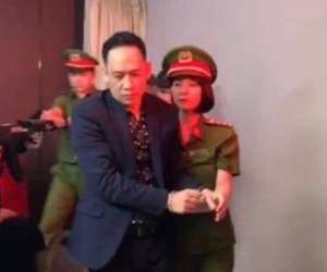 Lộ ảnh ca sĩ Duy Mạnh bị còng tay, người quản lý chưa hiểu chuyện gì xảy ra