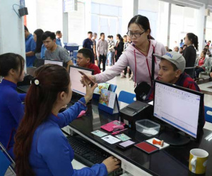 Có thể mua vé tàu Tết 2020 qua ví điện tử và tổng đài