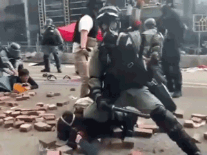 'Chiến trường' ĐH Bách Khoa Hong Kong: Cảnh sát HK bắt hơn 400 người biểu tình trốn khỏi khu vực cố thủ