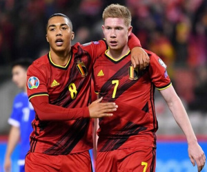 De Bruyne lập cú đúp, Bỉ 'đánh tennis' với đối thủ