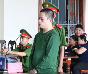 Tử hình người chồng ảo giác ma túy dùng dao đâm vợ tử vong khi đang rửa vết thương