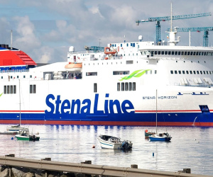Phát hiện 16 người châu Á trong container trên phà từ Pháp sang Ireland