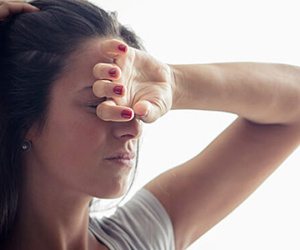 Tự ý dùng thuốc giảm đau cô gái rơi vào trạng thái hôn mê