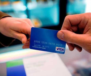 Mở thẻ ATM hộ người khác có thể bị phạt tới 100 triệu đồng