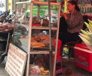 Tiểu thương kinh doanh ế ẩm do giá nhiều mặt hàng 'nhảy múa' tăng theo thịt lợn