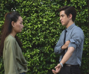 Đắn đo mãi mới dám bỏ tiền mua chiếc váy 300k đi đám cưới liền bị chồng mắng tiêu hoang, vợ 'sôi máu' nói ra sự thật khiến anh 'đứng hình'