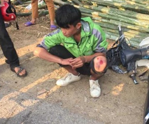 Nhanh trí tung cây ra đường, một người dân quật ngã 2 kẻ cướp giật