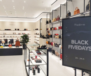 Chưa đến Black Friday, phố thời trang Hà Nội đỏ rực biển hiệu siêu giảm giá